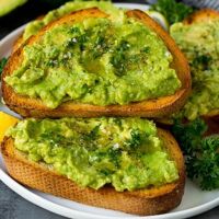 avkado-tost